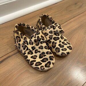 Monkey Feet Furr Leopard Mocs